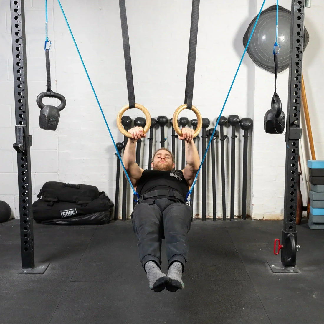 Man using gym rings attachment